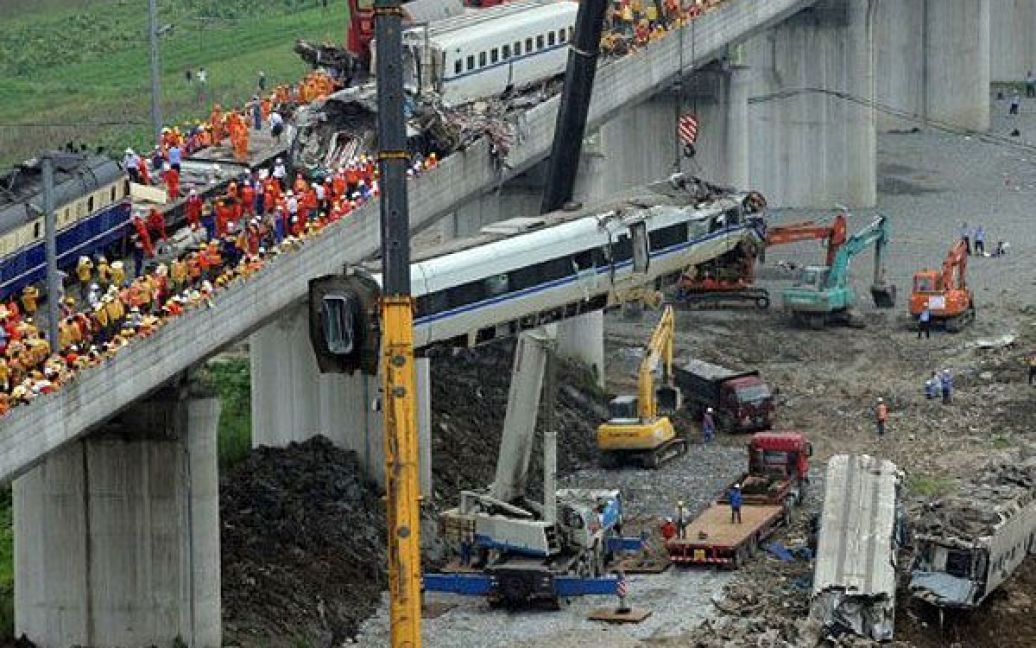 В результаті аварії надшвидкісного потягу в Китаї загинули щонайменше 39 людей, майже 200 оісб отримали поранення. / © 