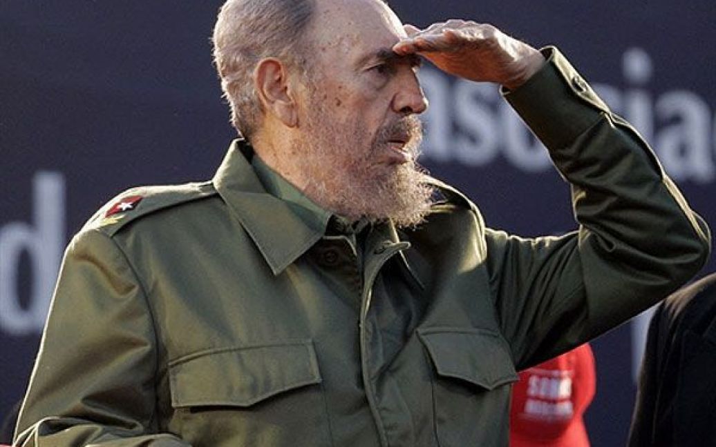 Лідер кубинської революції Фідель Кастро вийшов зі складу керівництва Компартії Куби і офіційно передав усю владу на Кубі своєму молодшому братові Раулю Кастро / © AFP
