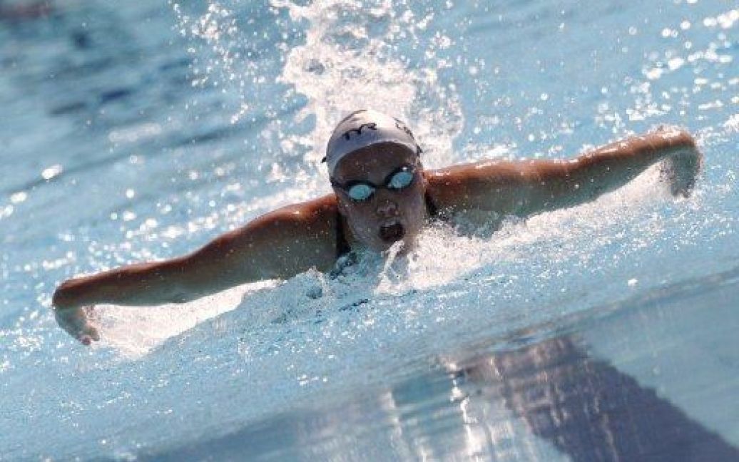 Франція, Париж. Французька спортсменка Лара Гранжон виступає у запливі на 400 метрів під час змаганб у Парижі. / © AFP