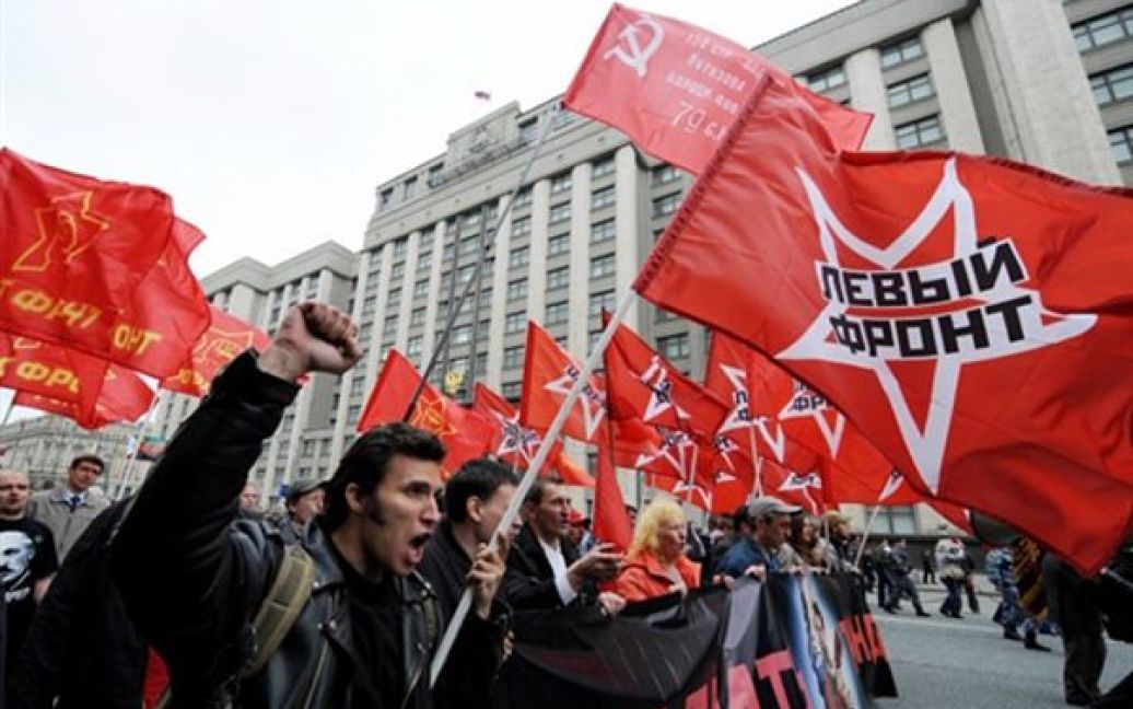 Росія, Москва. У Москві. Відбулася традиційна демонстрація лівих партій на честь Дня всіх трудящих. Першотравневі  мітинги відбулися в усіх великих містах Росії, та нагадували демонстрації радянських часів, коли Перше травня вважалося одним з головних свят. / © AFP
