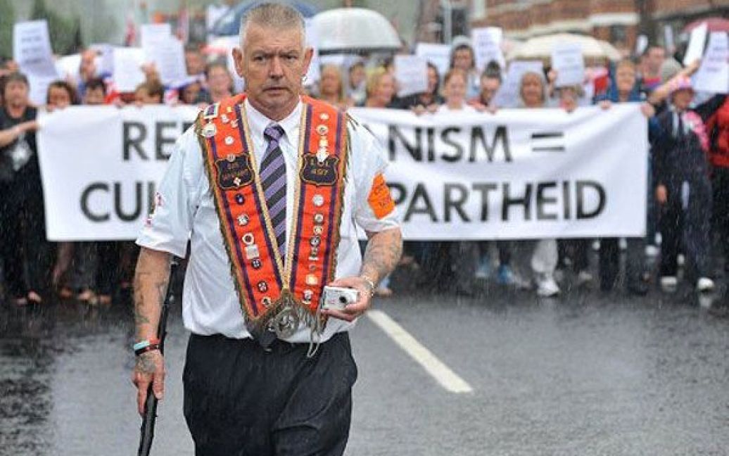У Белфасті сталися сутички між католиками та англіканцями напередодні початку серії традиційних парадів протестантів. / © AFP