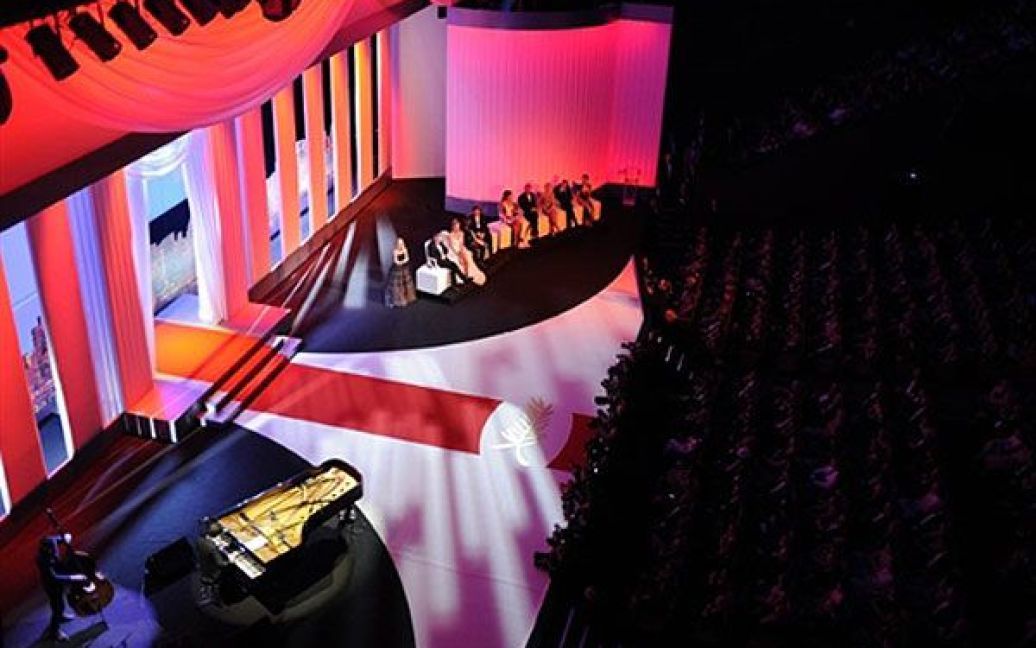 Оцінювати конкурсантів 64-го Каннського кінофестивалю буде журі під керівництвом Роберта Де Ніро, до складу журі увійшли також Джуд Ло і Ума Турман. / © AFP