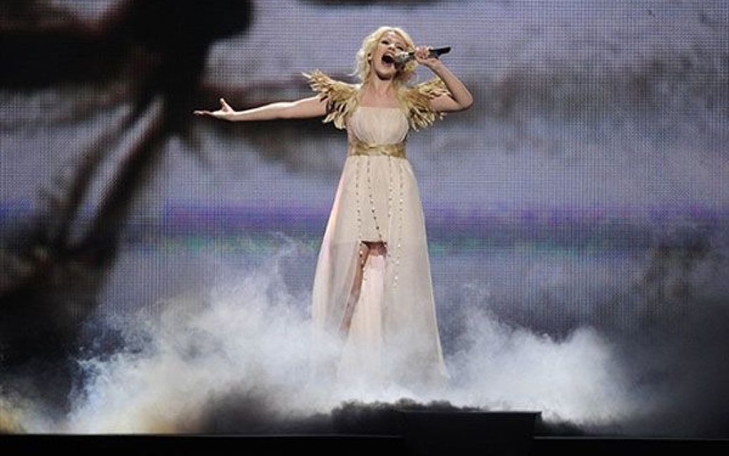 Представниця України Міка Ньютон, яка виступила під номером 23 з піснею "Angel", здобула четверте місце на "Євробаченні-2011" / © AFP