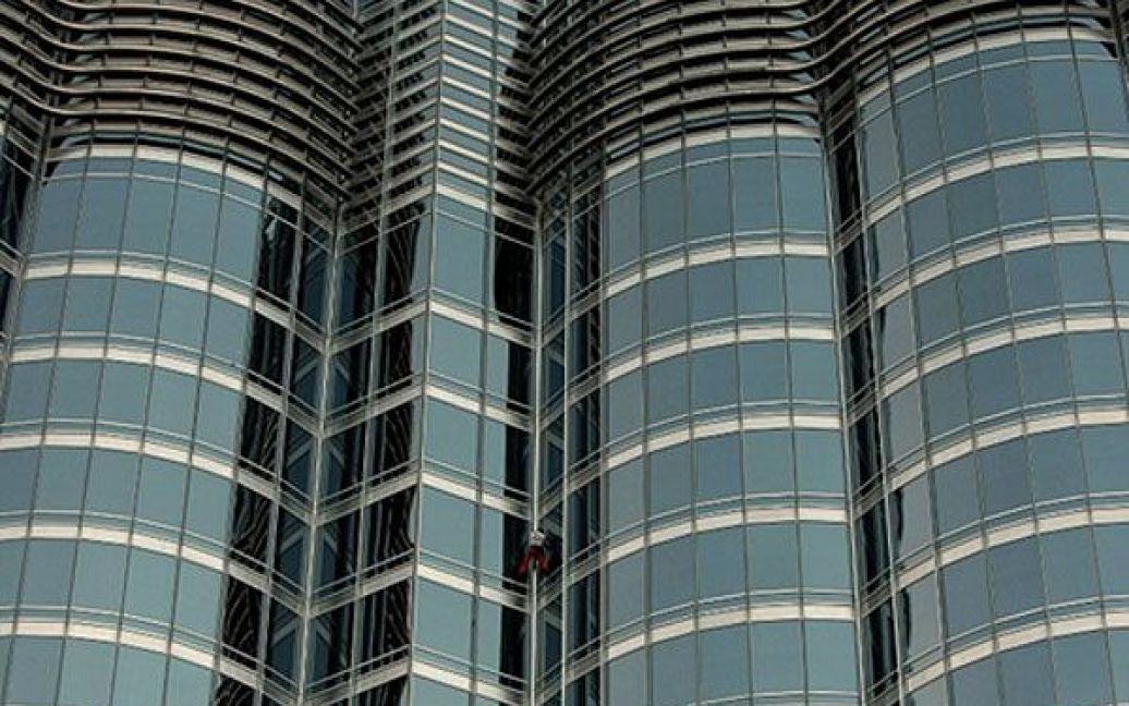 Французький "Людина-павук" підкорив більше 70 висотних будівель по всьому світу / © AFP