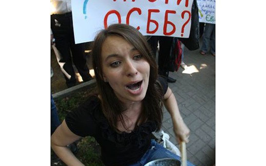В Києві провели акцію протесту проти Житлового кодексу під гаслами "Не віддам депутату свою хату". / © УНІАН