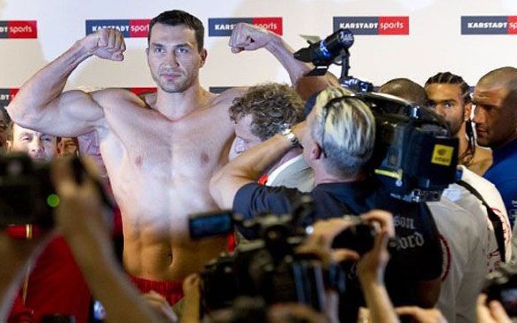 Кличко виявився на 13,5 кілограмів важчим за свого суперника. / © AFP