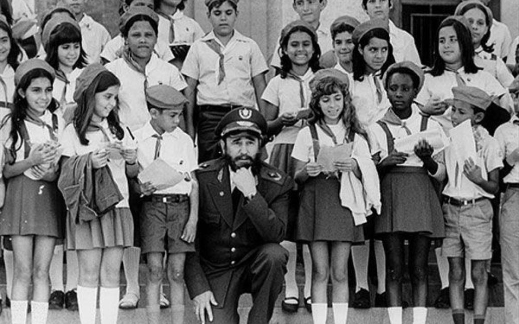 У грудні 1956 року він повернувся до Куби, де разом зі своїм братом Раулем Кастро і аргентинцем Ернесто Че Геварою очолив революційний рух проти диктатора Батісти. / © AFP