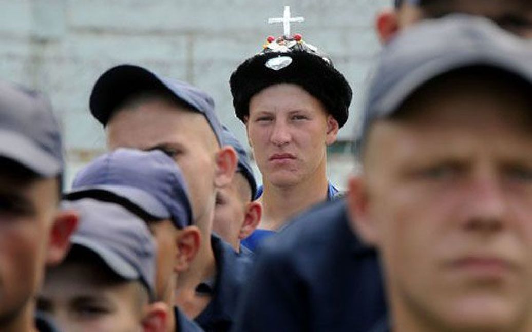 В Куряжській виправній колонії для неповнолітніх імені Макаренка (на Харківщині) провели XX-ий фестиваль художньої самодіяльності "Червона калина" серед засуджених. / © УНІАН