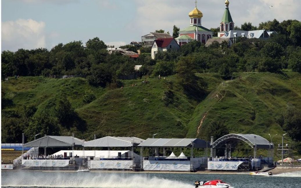 З 29 по 31 липня на Київському водосховищі проходитиме перший в Україні етап Формули-1 на воді. / © f1h2o.com