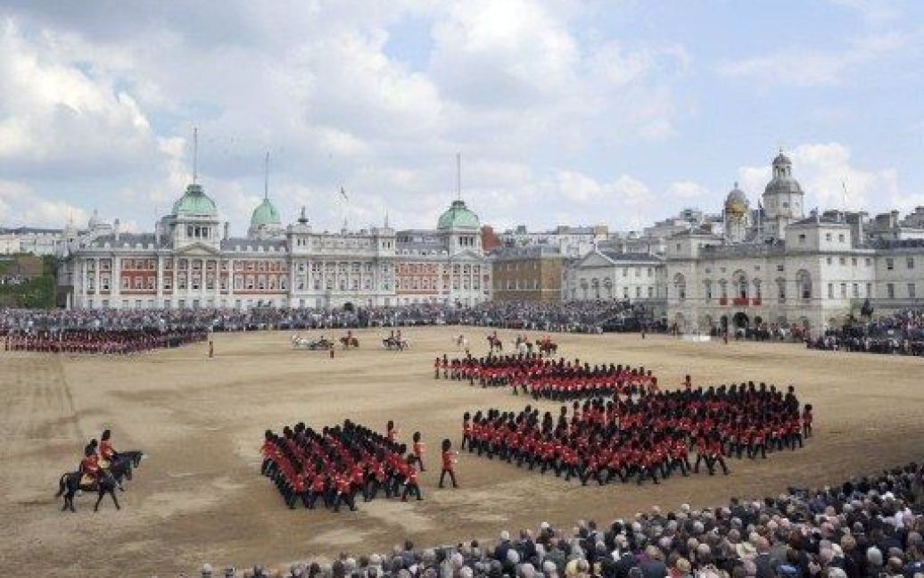 Великобританія традиційною помпезною церемонією відзначила день народження королеви Єлизавети ІІ. / © AFP