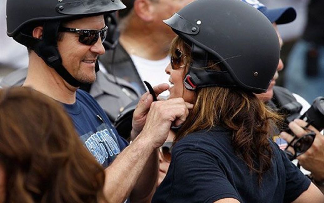 До байкерів приєдналась також колишній кандидат у віце-президенти США Сара Пейлін, яка проїхала Вашингтоном на мотоциклі Harley-Davidson. / © AFP