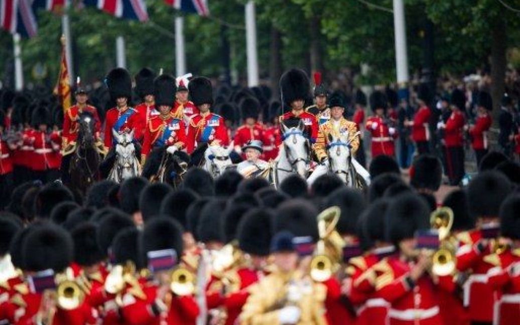 Великобританія традиційною помпезною церемонією відзначила день народження королеви Єлизавети ІІ. / © 