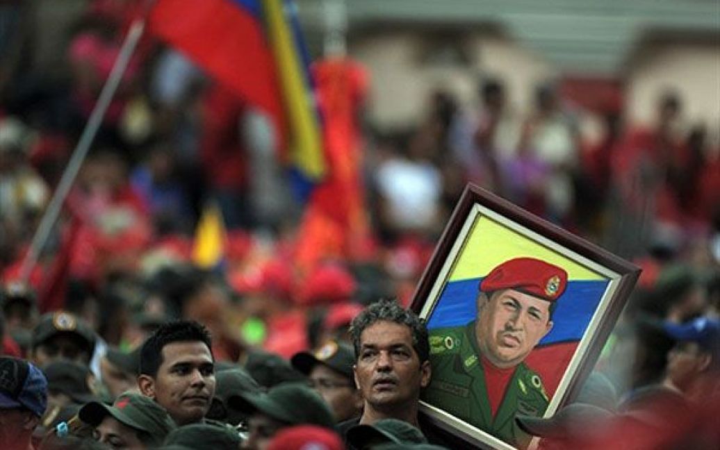 Венесуела, Каракас. Прихильники президента Венесуели Уго Чавеса провели марш під час святкування дев&#039;ятої річниці невдалого заколоту проти президента. / © AFP