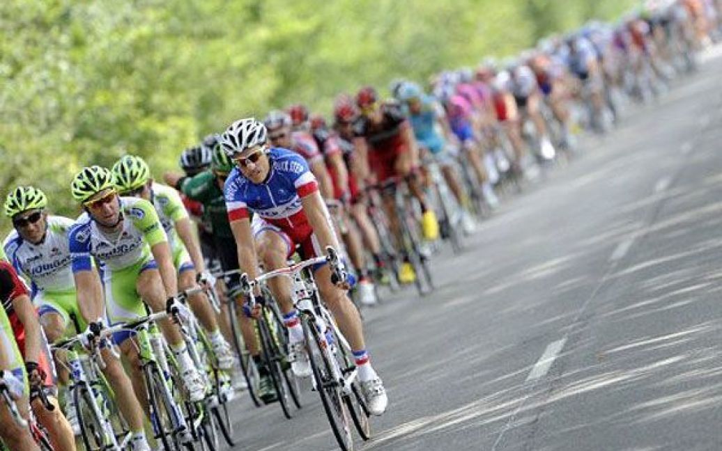 Франція, Люз-Сен-Совер. Французький велогонщик Сильвен Шаванель лідирує на дванадцятому етапі велогонки "Тур де Франс 2011" у південно-західній Франції. / © AFP