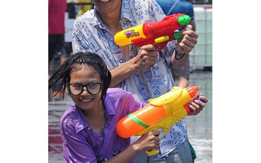 Влаштована в Бангкоку десятихвилинна перестрілка водою була внесена до Книги рекордів Гіннесса. / © AFP