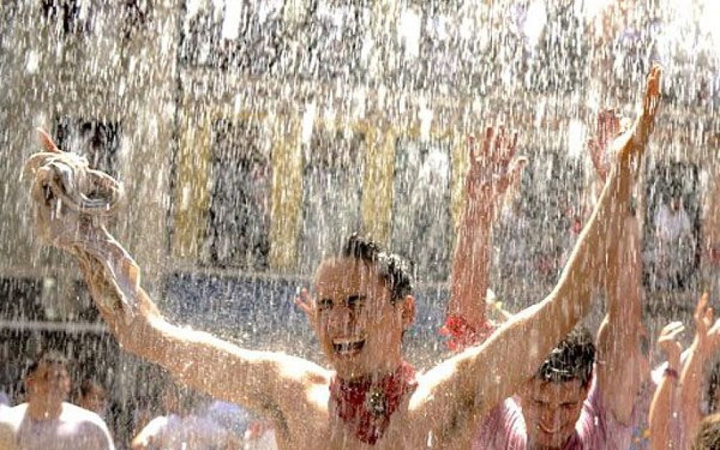В іспанській Памплоні почався фестиваль Сан-Фермін, відомий своїми розвагами, забігами з биками та коридою. / © AFP