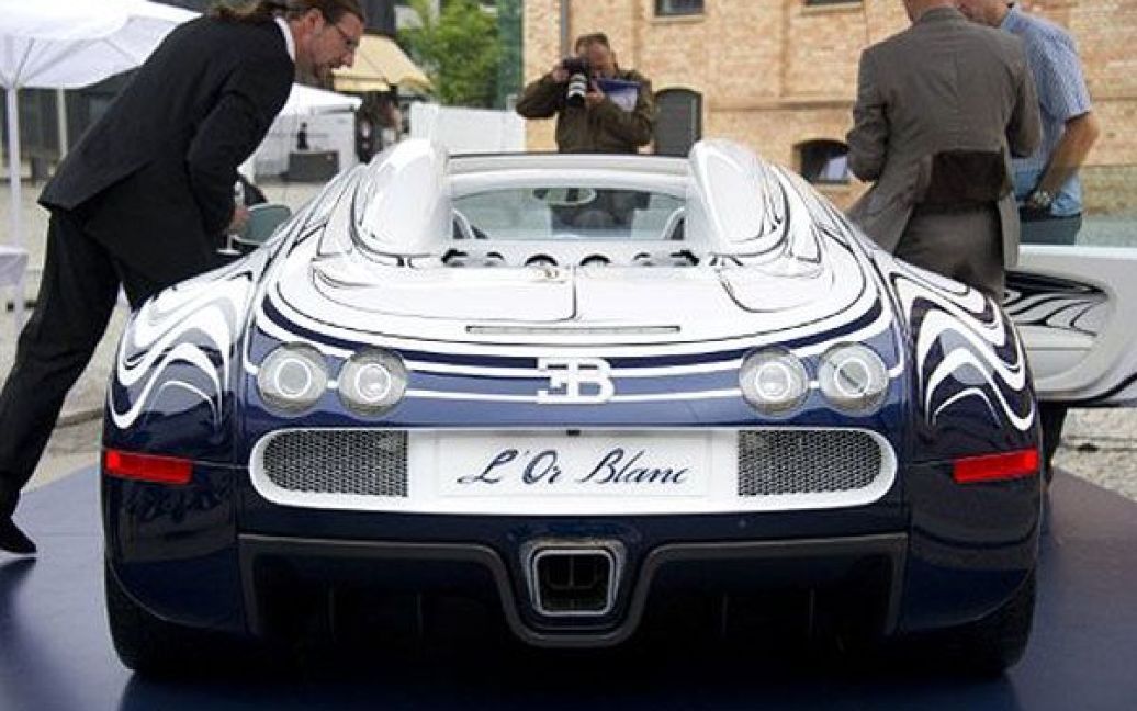 Вартість "порцелянового" Bugatti становить 2,3 млн доларів. / © AFP