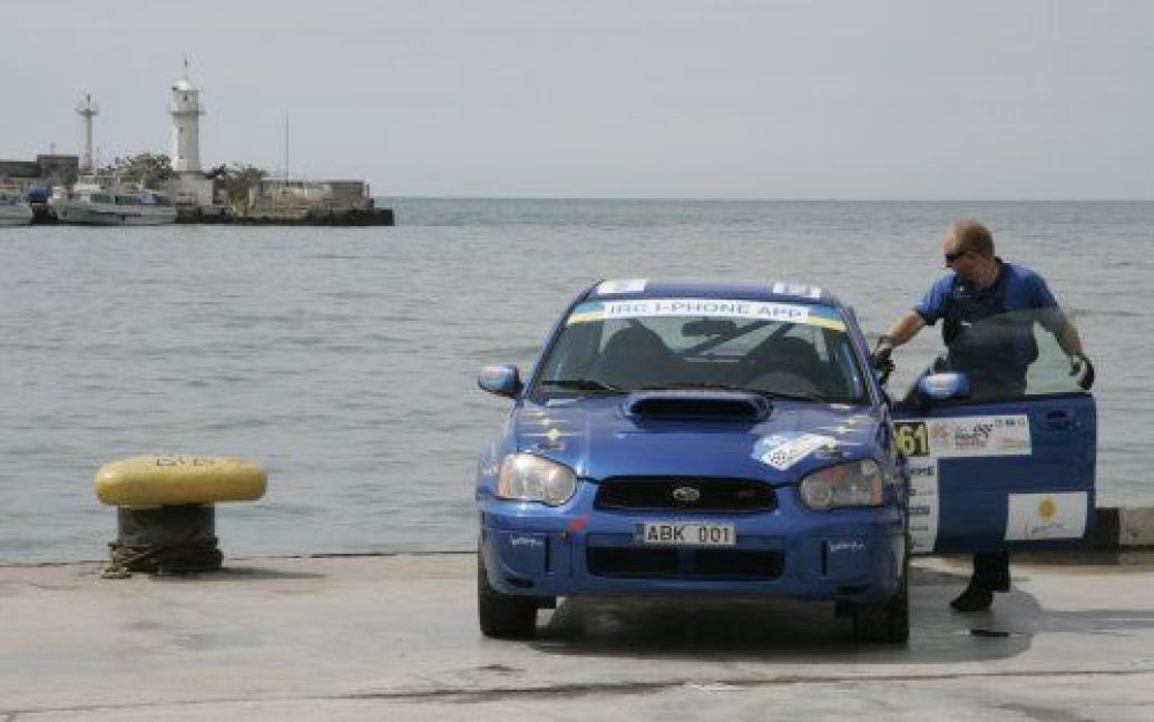 В Ялті стартувало щорічне Prime Yalta Rally 2011, яке є етапом Кубка світу з ралі, траси якого проходитимуть дорогами південного узбережжя Криму. / © УНІАН
