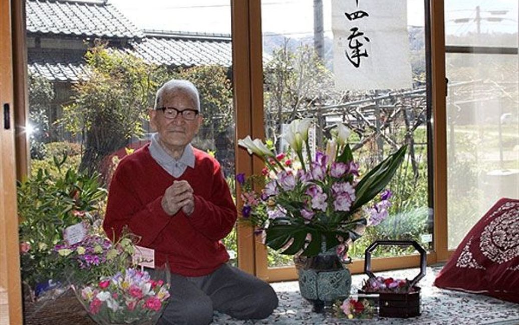 Японія, Кьотанго. Найстаріший чоловік у світі, Хіроемон Кімура у своєму будинку відзначив 114 день народження. Фото AFP/HO/Kyotango City / © AFP