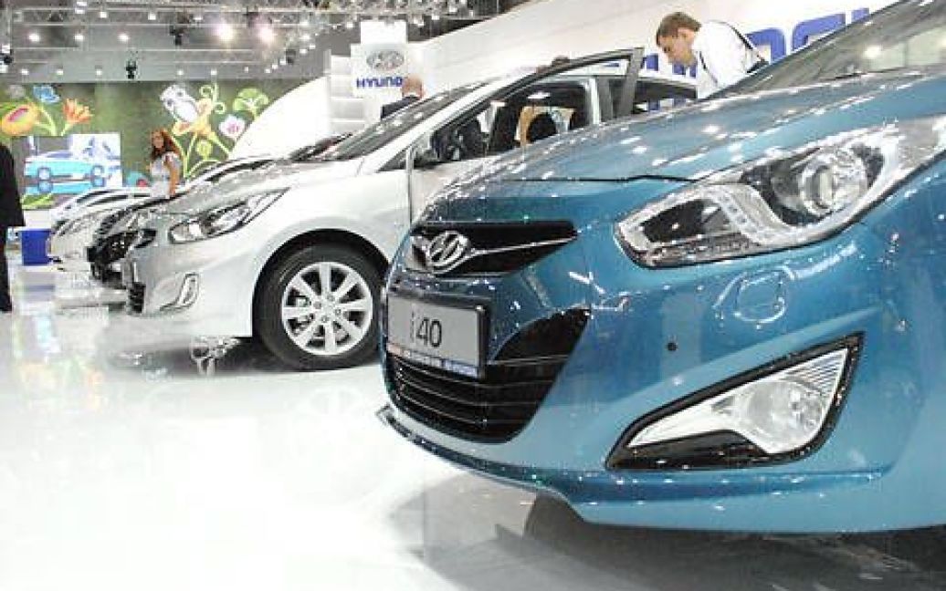 На 19-ому Міжнародному автосалоні SIA&#039;2011 у Києві представлені 470 компаній з 20 країн світу. / © SIA