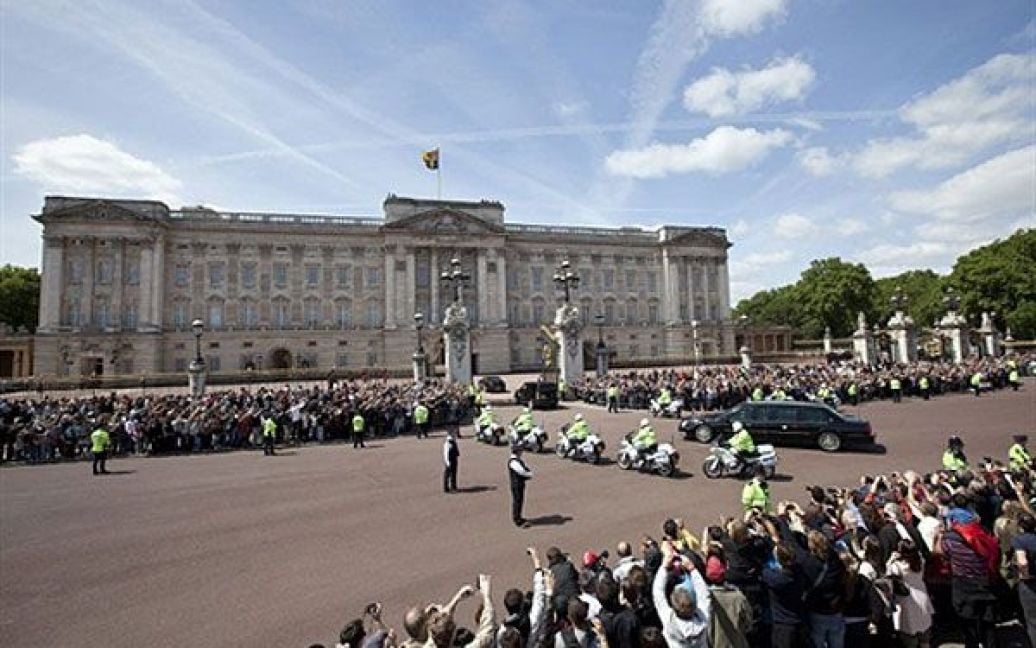 Після цього президентське подружжя вирушило до Великої Британії / © AFP