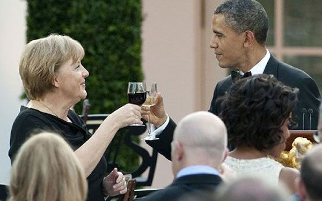 Під час урочистого прийому в Білому домі Барак Обама нагородив Ангелу Меркель медаллю Свободи, найвищою нагородою США, яку вручають громадянам. / © AFP