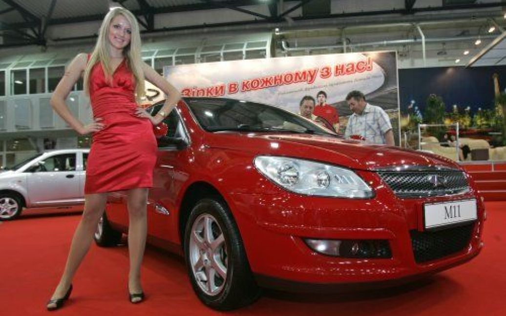 На 19-ому Міжнародному автосалоні SIA&#039;2011 у Києві представлені 470 компаній з 20 країн світу. / © УНІАН
