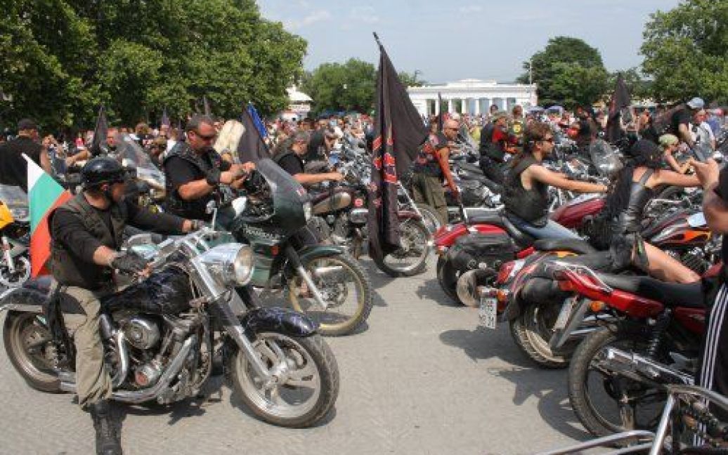 У міжнародному байк-шоу під Севастополем взяли участь тисячі байкерів з України, Росії, Білорусі, Чехії та інших країн. / © УНІАН