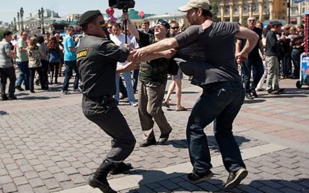 Спроба активістів секс-меншин провести несанкціонований гей-парад у Москві закінчилася масовими затриманнями. / © Новая газета