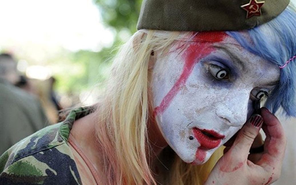 В столиці Чехії Празі сотні людей взяли участь у традиційному "Параді зомбі" / © AFP