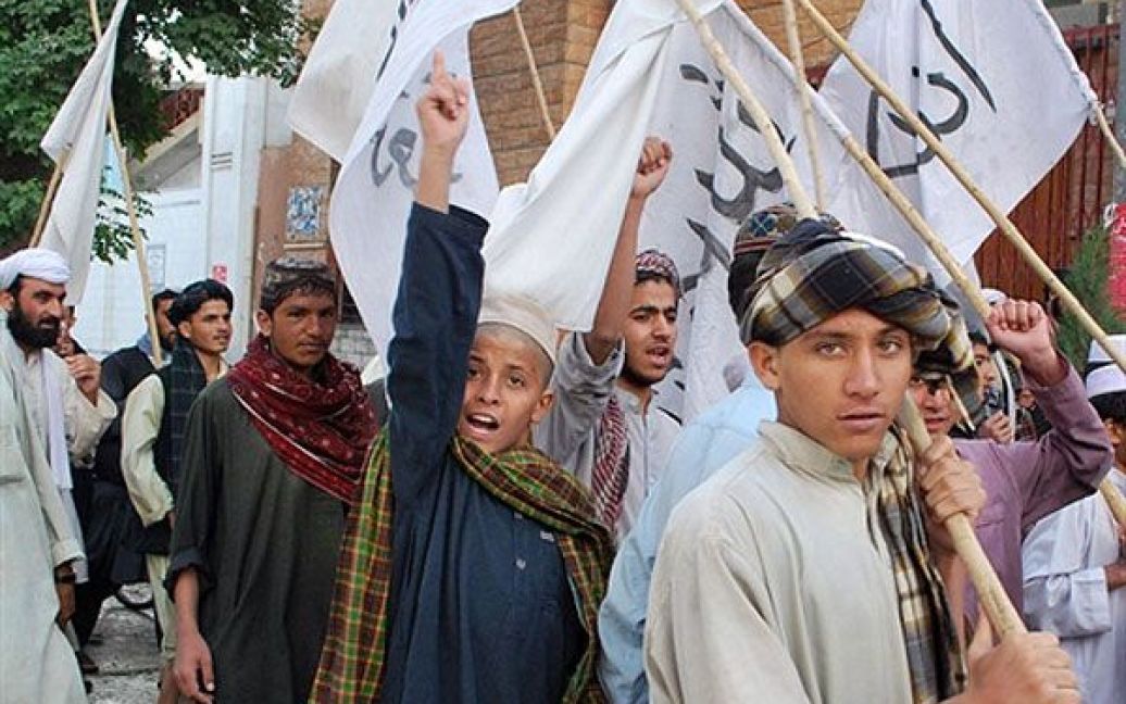 Пакистан, Кветта. Пакистанці проводять антиамериканську акцію протесту в місті Кветта. Вони висловили невдоволення вбивством Усами бен Ладена. Пакистан заявив, що світ повинен розділити провину за загибель бен Ладена. / © AFP