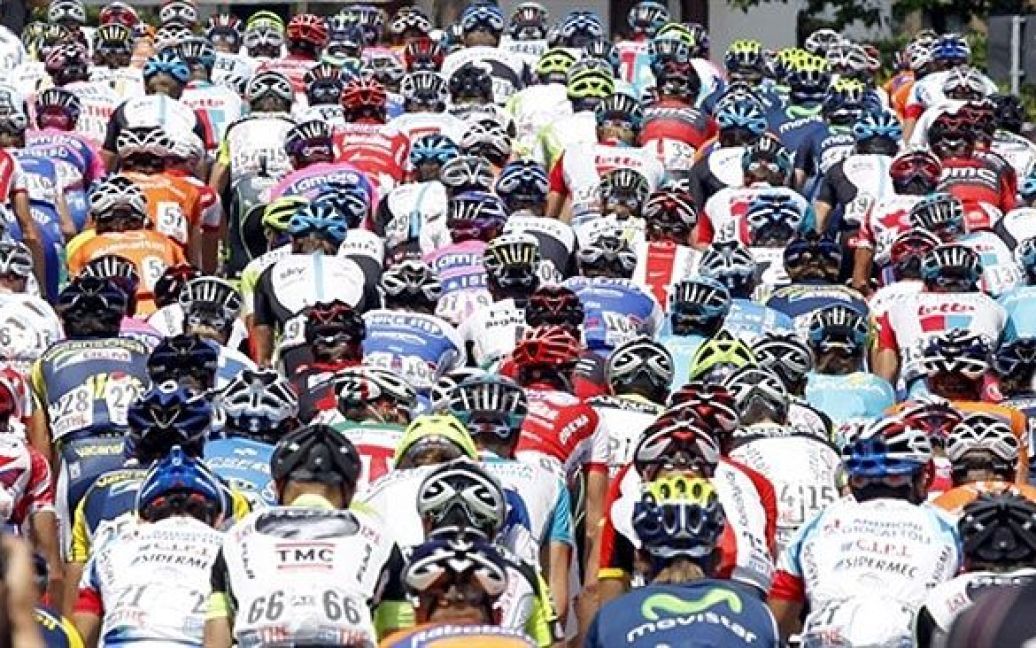 Італія, Равенна. Велосипедисти беруть участь у 12-му етапі 94-ої велогонки "Тур Італія" між Кастельфідардо і Равенною. / © AFP