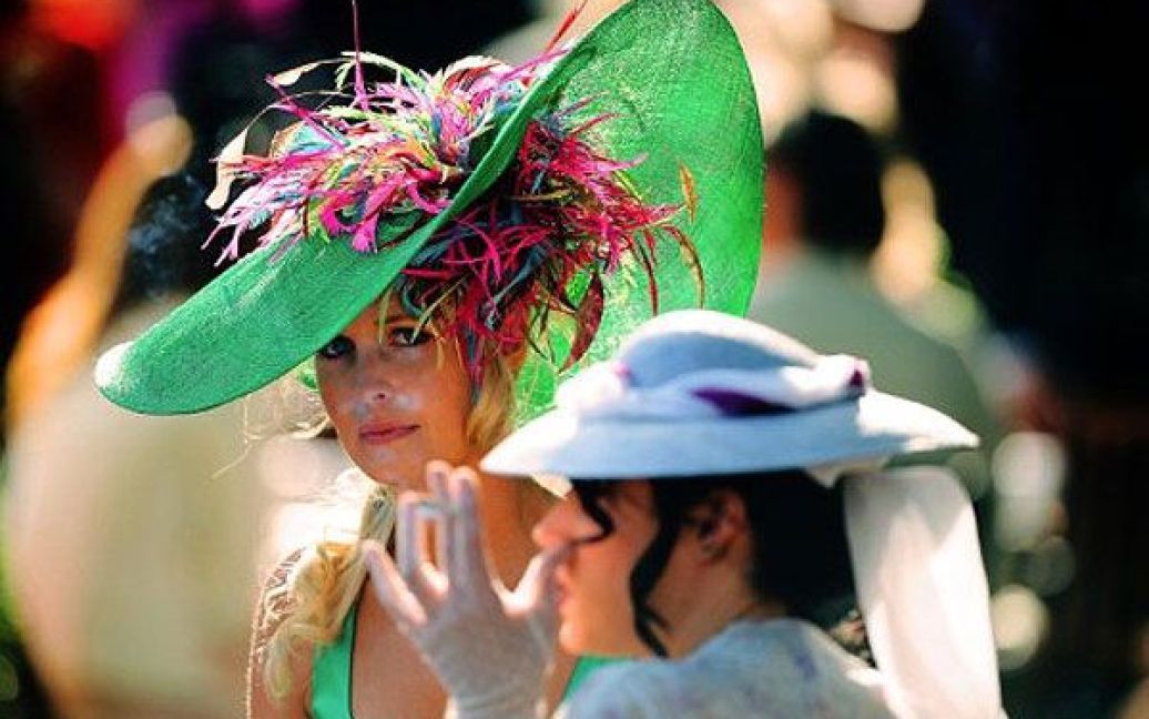 Щорічні королівські перегони Royal Ascot традиційно є святом модних капелюшків. / © 