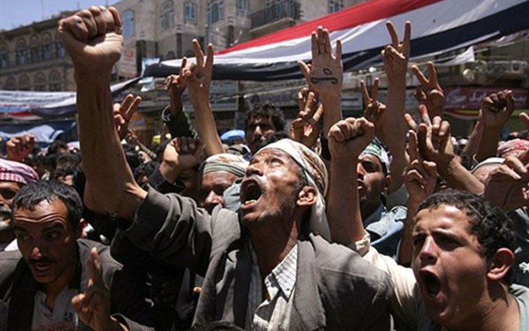Ємен, Сана. Єменські антиурядові демонстранти під час акції протесту з вимогою відставки президента Ємену Алі Абдалли Салеха у місті Сана. / © AFP