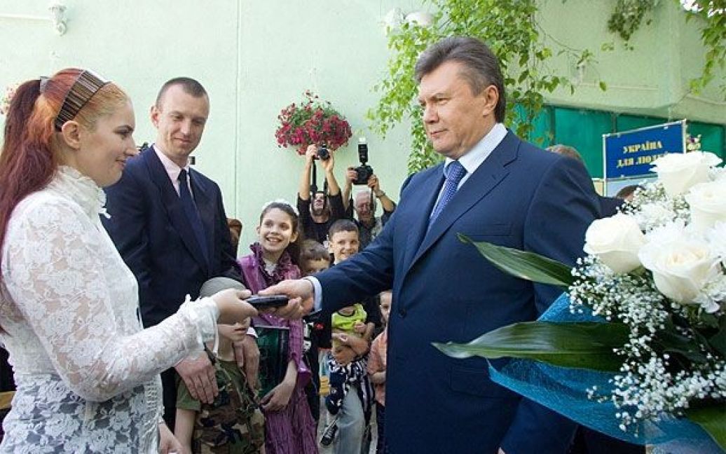 Наприкінці минулого року Віктор Янукович доручив місцевій владі у 2011 році забезпечити житлом родину / © President.gov.ua