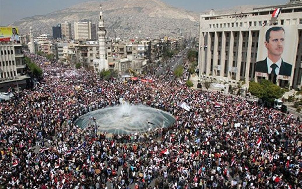 Сирія, Дамаск. Тисячі сирійців беруть участь у мітингу на підтримку президента країни Башара аль-Асада. / © AFP
