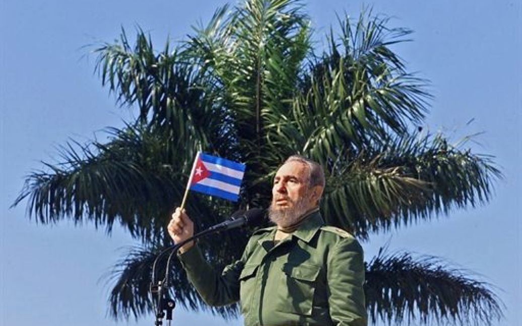 Лідер кубинської революції Фідель Кастро офіційно пішов з влади і залишив свою останню посаду &mdash; глави ЦК Компартії Куби. / © AFP