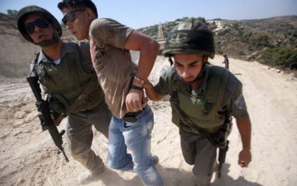 Ізраїль, Віфлеєм. Солдати ізраїльської армії розігнали акцію протесту проти роздільного муру на Західному березі Йордану. / © AFP