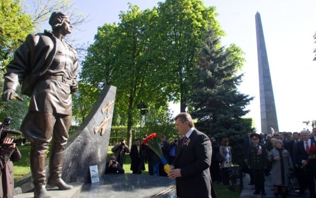 Янукович взяв участь у покладанні квітів / © Офіційний сайт Президента України