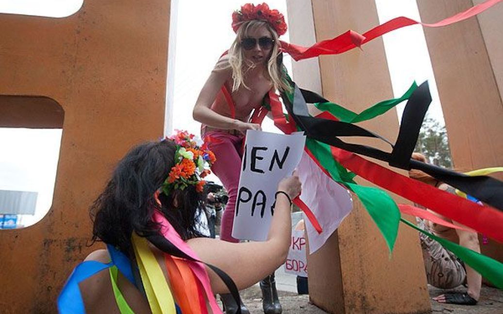 Рух FEMEN провів топлес-акцію "Київ не бордель" / © Жіночий рух FEMEN