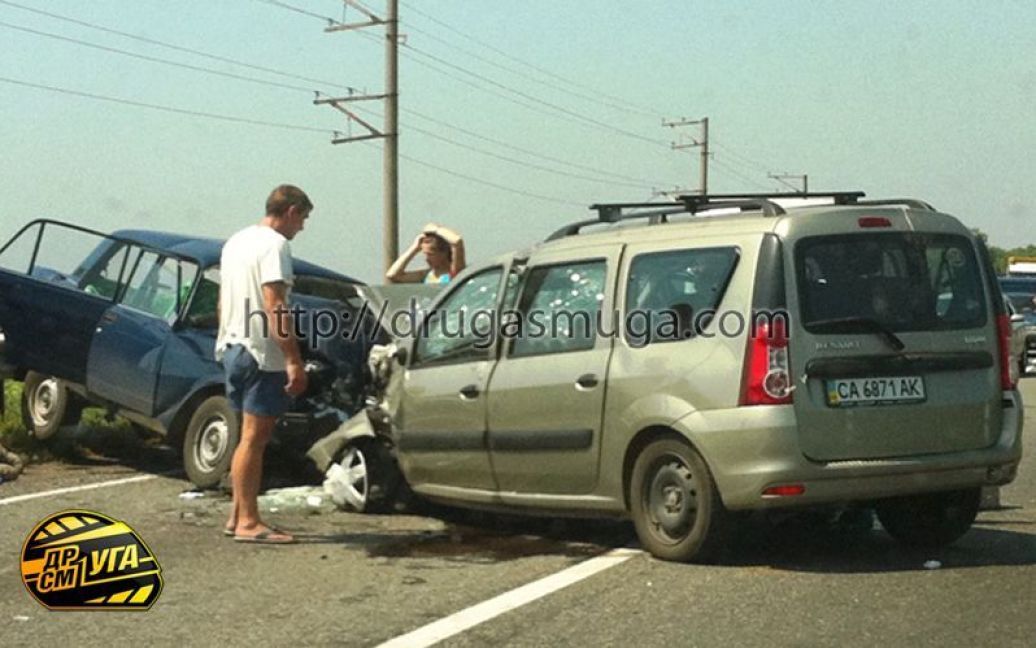 Третій автомобіль ВАЗ-21099 отримав незначні пошкодження, а його водій та пасажири не постраждали. / © Друга Смуга