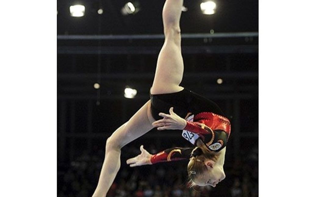Німеччина, Берлін. Російська гімнастка Ганна Дементьєва виконує вправу на снаряді під час Чемпіонату Європи зі спортивної гімнастики. / © AFP