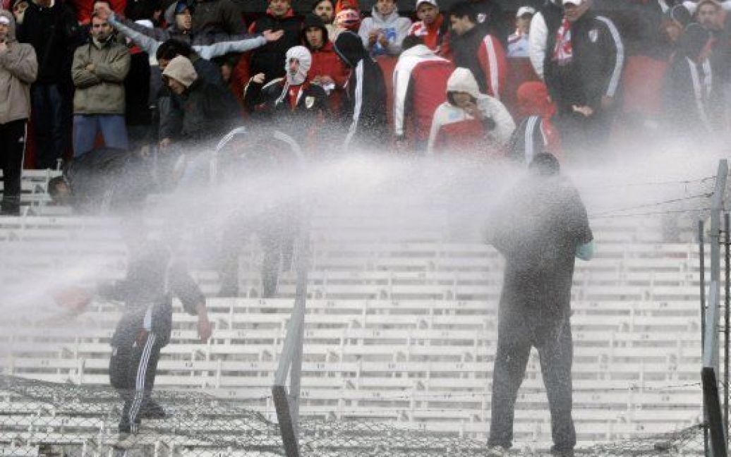 В Аргентині футбольні фанати спровокували масові безлади / © The Huffington Post