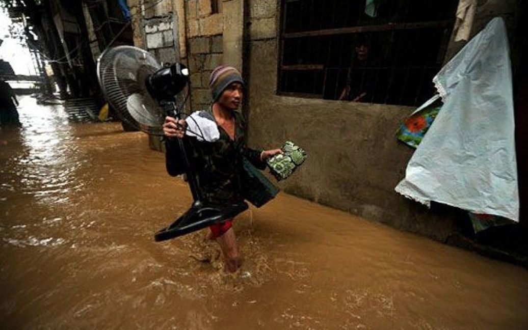Від тропічного шторму "Легіон" на Філіппінах потерпають десятки тисяч людей. / © AFP