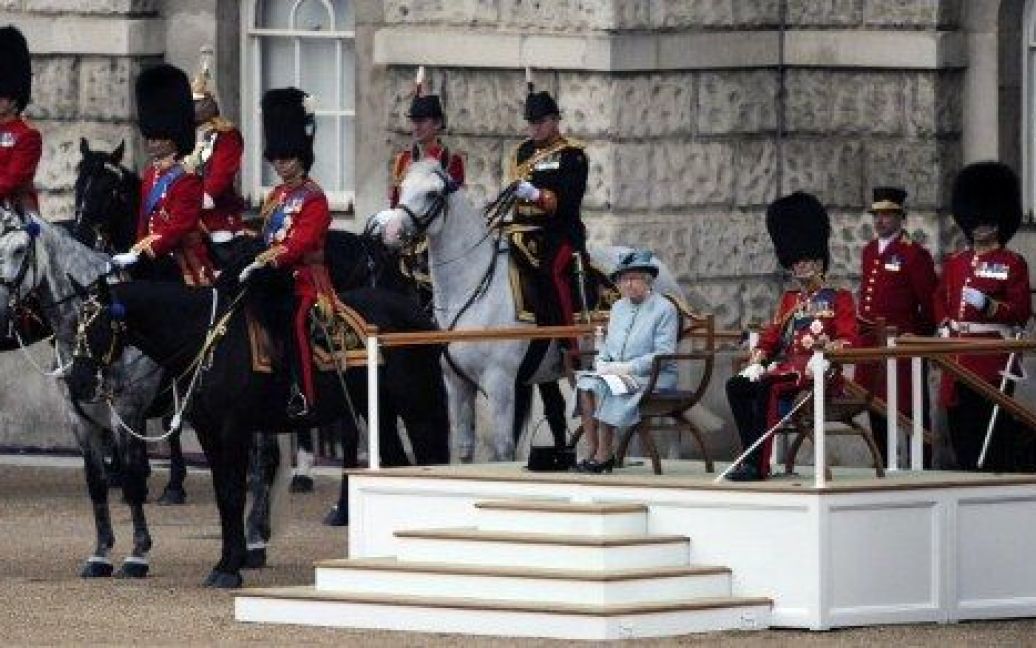 Великобританія традиційною помпезною церемонією відзначила день народження королеви Єлизавети ІІ. / © 
