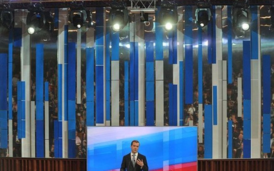 Медведєв почав конференцію зі вступного слова, однак практично відразу попросив ставити запитання / © AFP