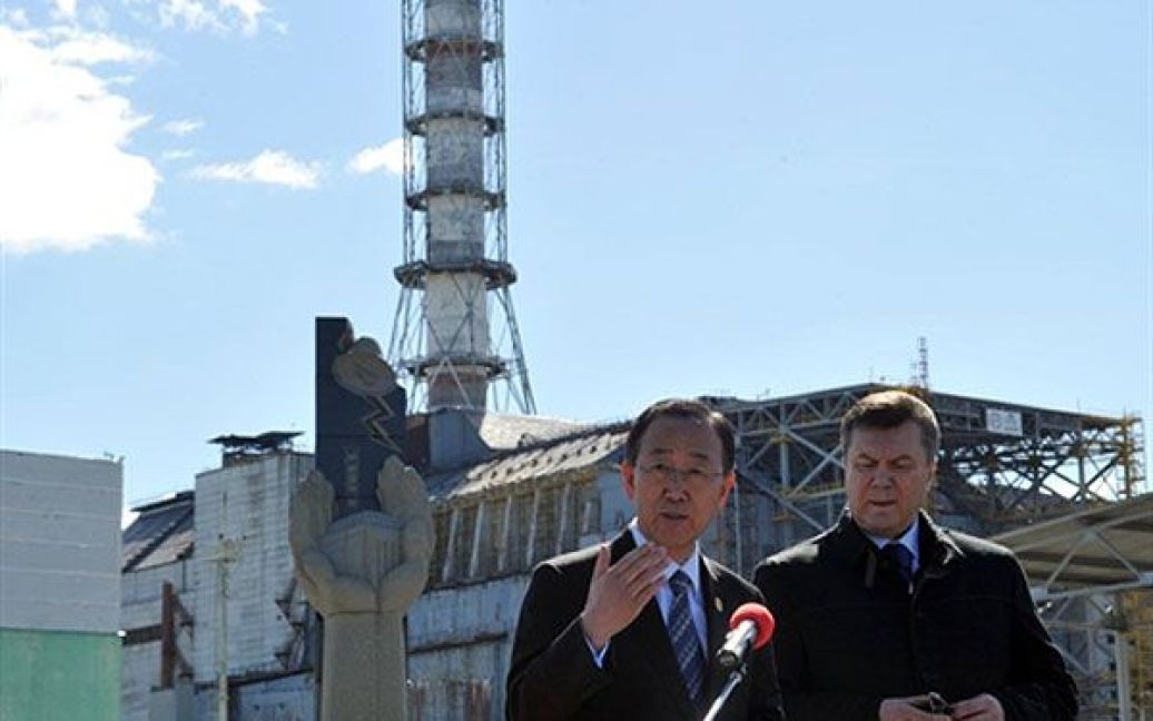 Президент Віктор Янукович та генсек ООН Пан Гі Мун здійснили поїздку в Чорнобильську зону. / © 