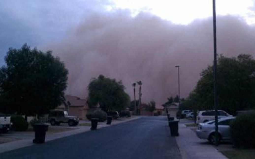 Гігантська піщана буря накрила місто Фенікс в штаті Арізона (США). / © 