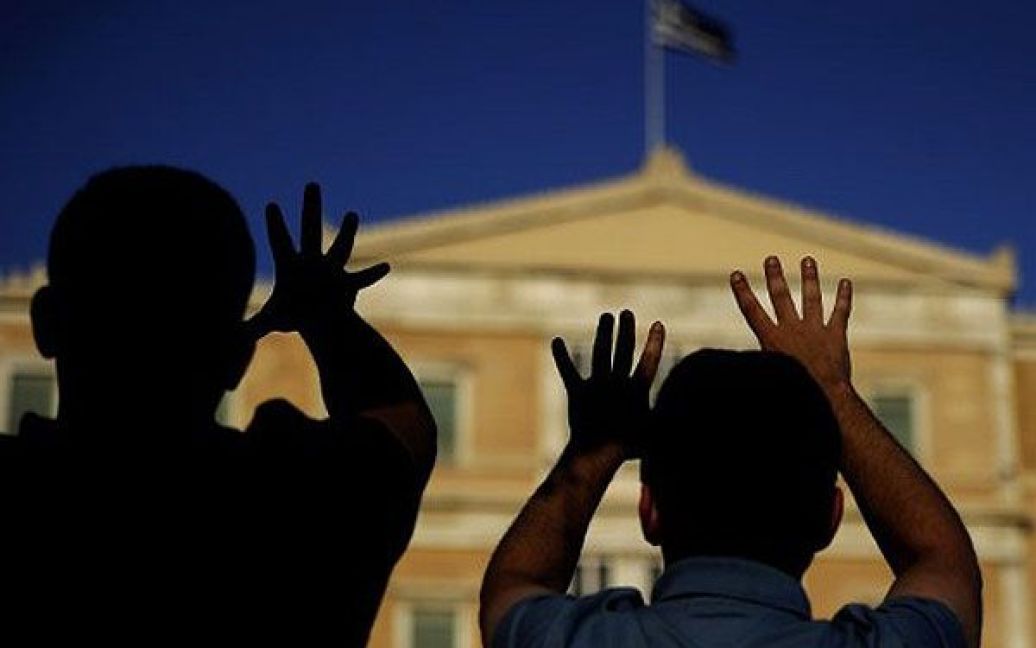 Греція, Афіни. Грецькі демонстранти під час сутичок з поліцією перед парламентом Греції в Афінах. Греція переживає загальний страйк. / © AFP