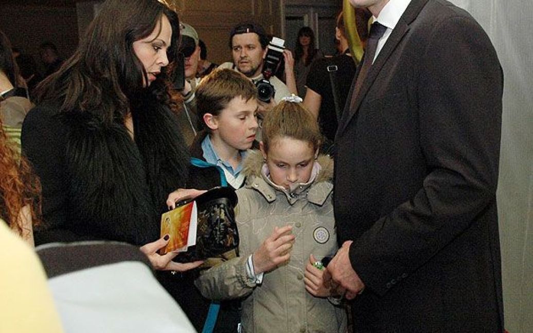 Віталій Кличко з дружиною Наталею та дітьми. / © ТСН.ua